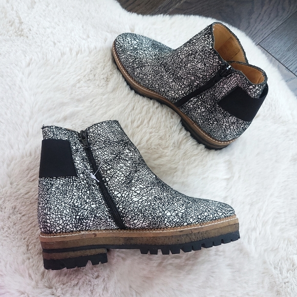 NWOT Xperimental Crackle Bunko Leather Chelsea Platform Lugged Boot Portugal - Picture 7 of 11